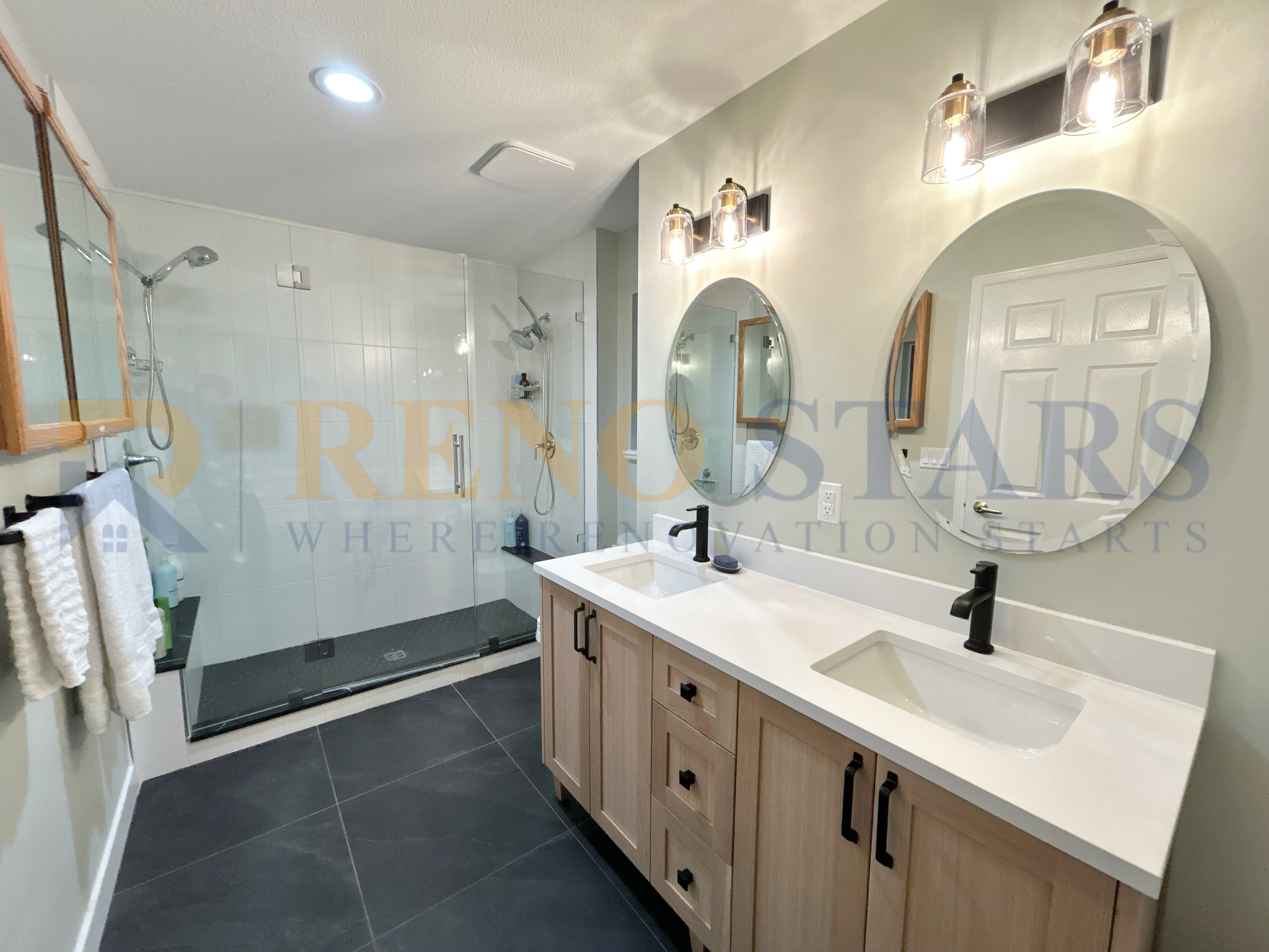 卫生间翻新 — 定制玻璃门 - 改造后 2