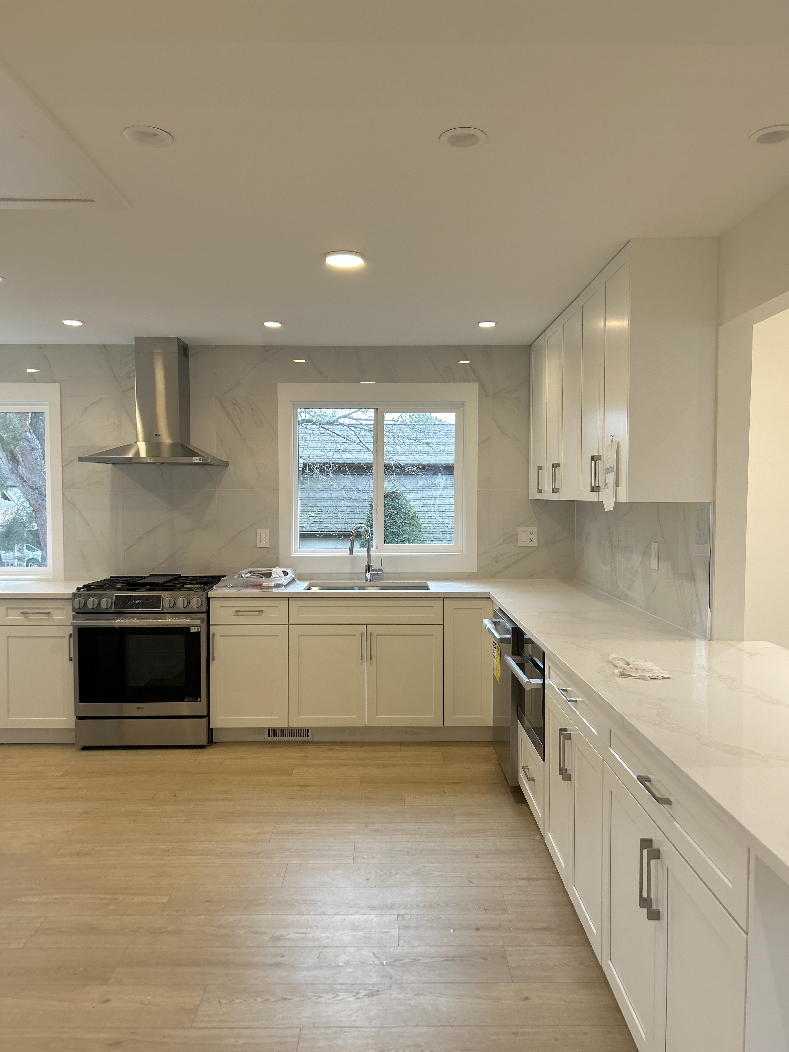 Stunning Kitchen Renovation with White Shaker Cabinets - After 3