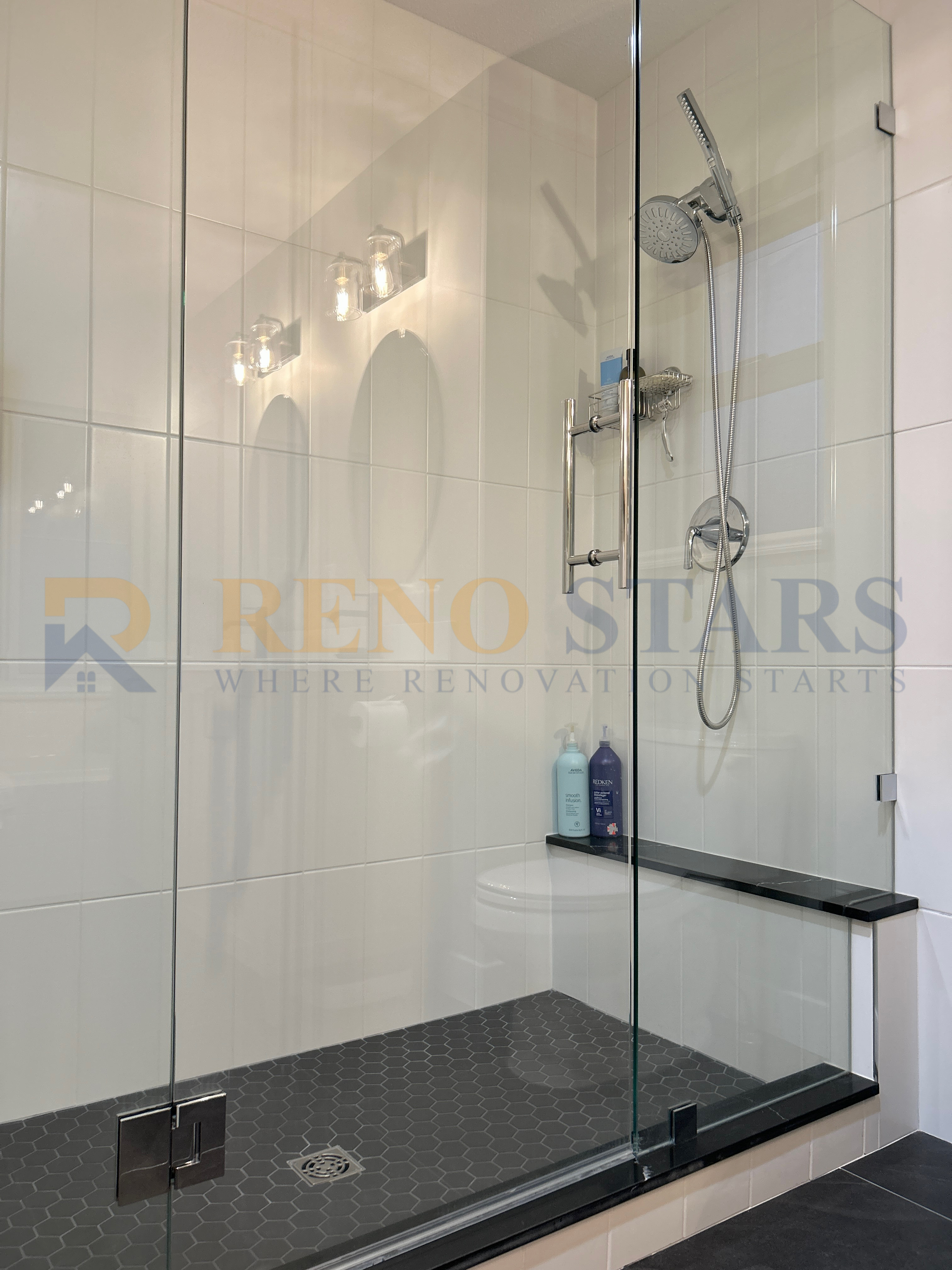 卫生间翻新 — 定制玻璃门 - 改造后 3