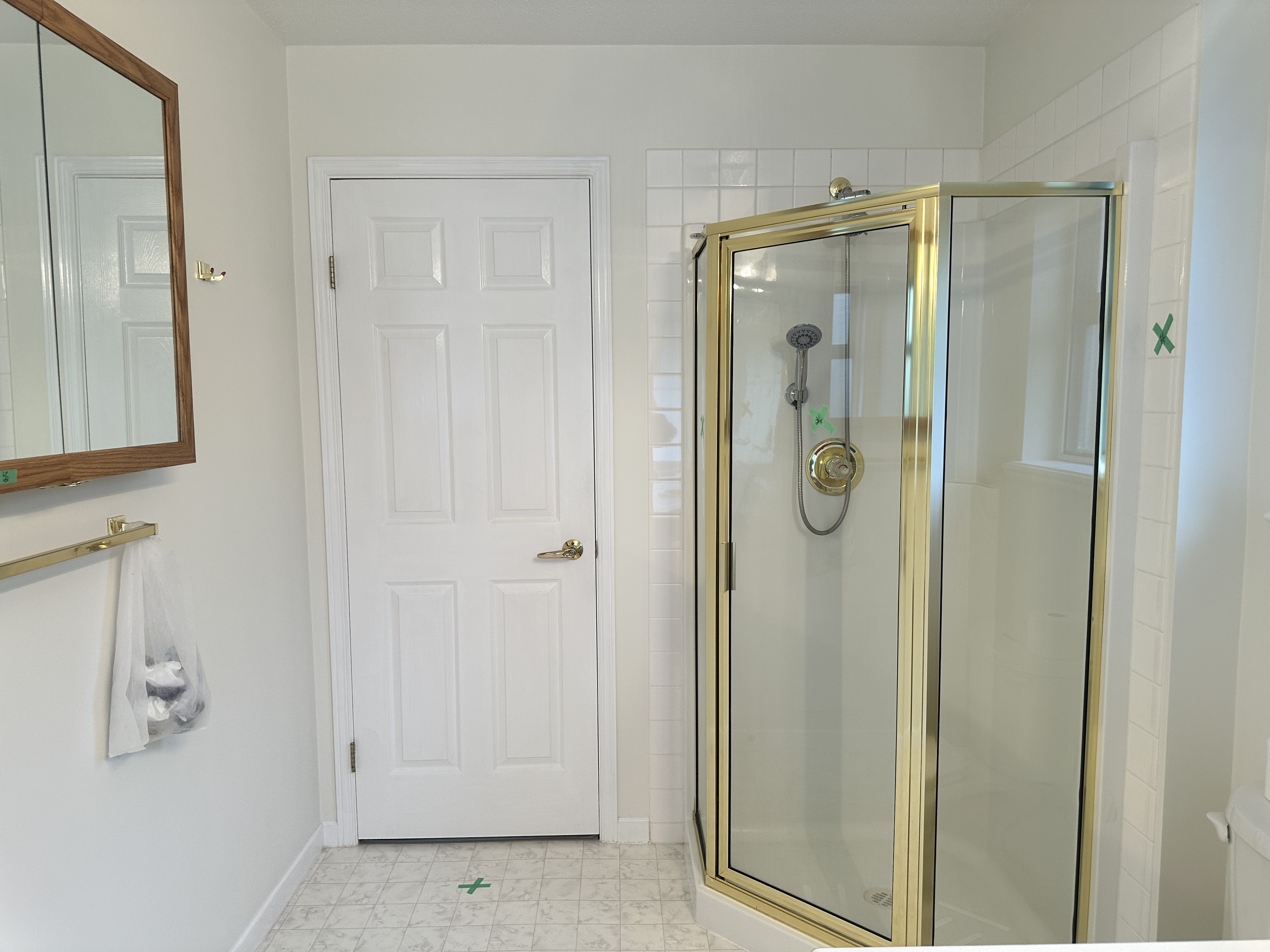 卫生间翻新 — 定制玻璃门 - 改造前 3