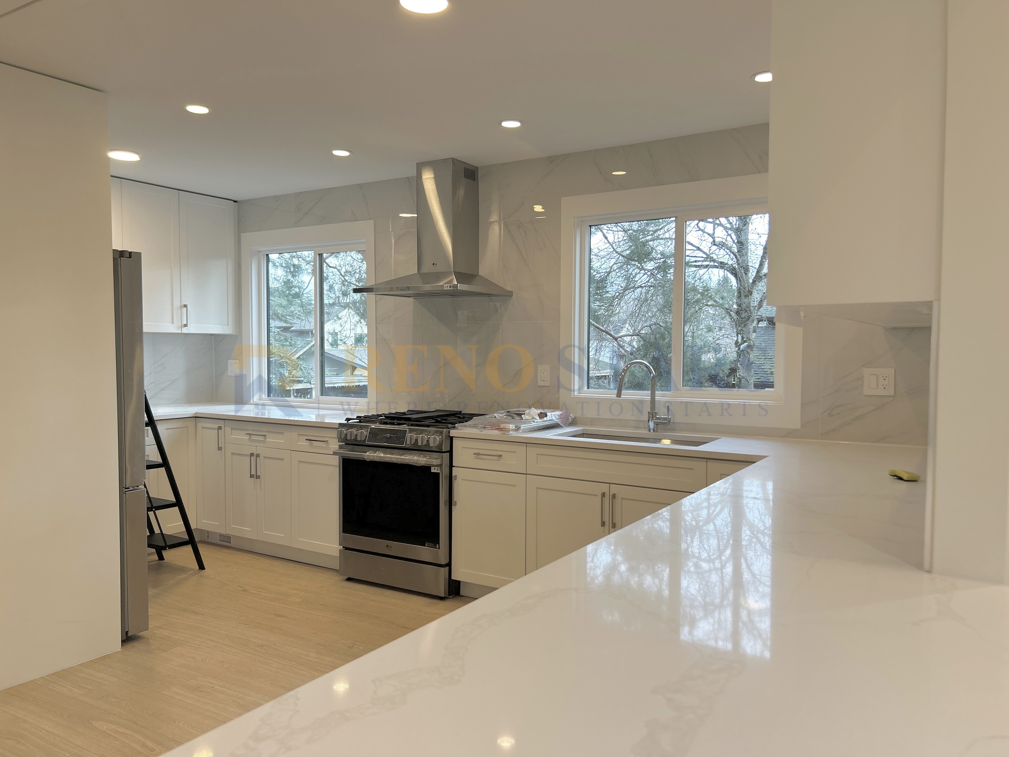 Stunning Kitchen Renovation with White Shaker Cabinets
