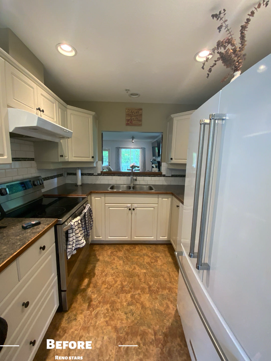 现代风格厨房翻新 — 白色Shaker橱柜 - 装修前 1