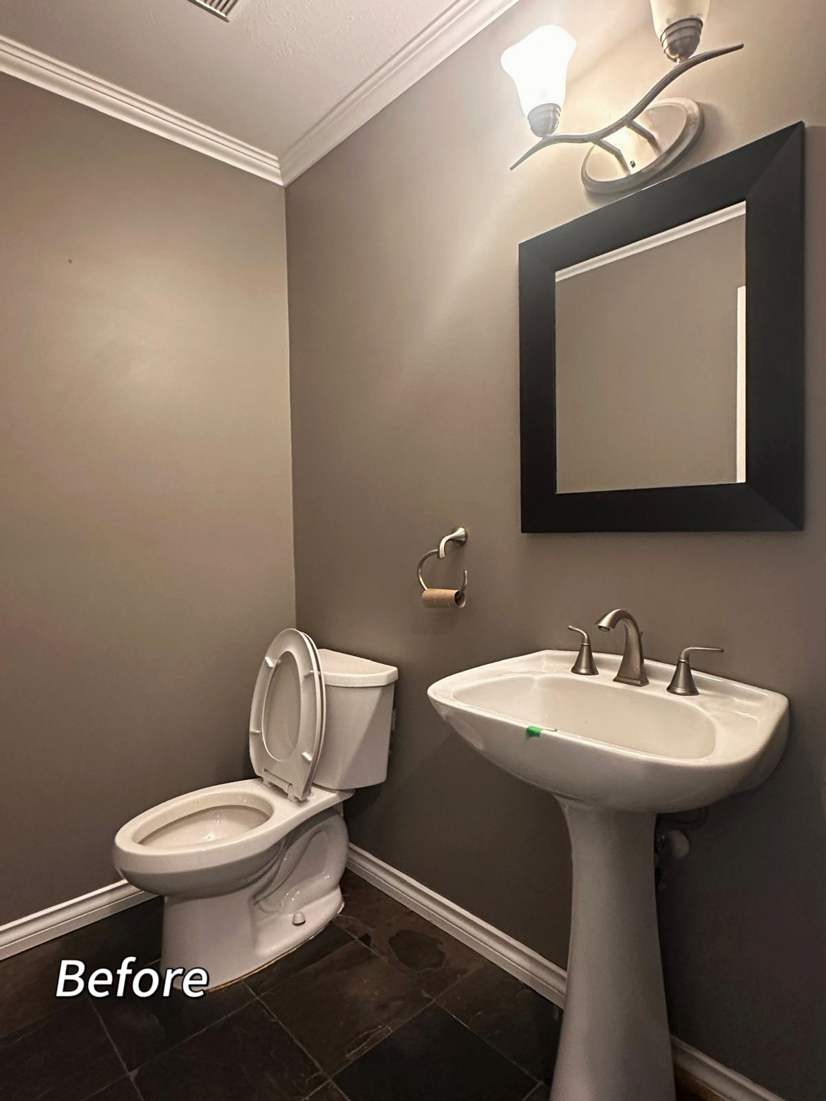 现代风格的两个卫生间翻新 - 翻新前4