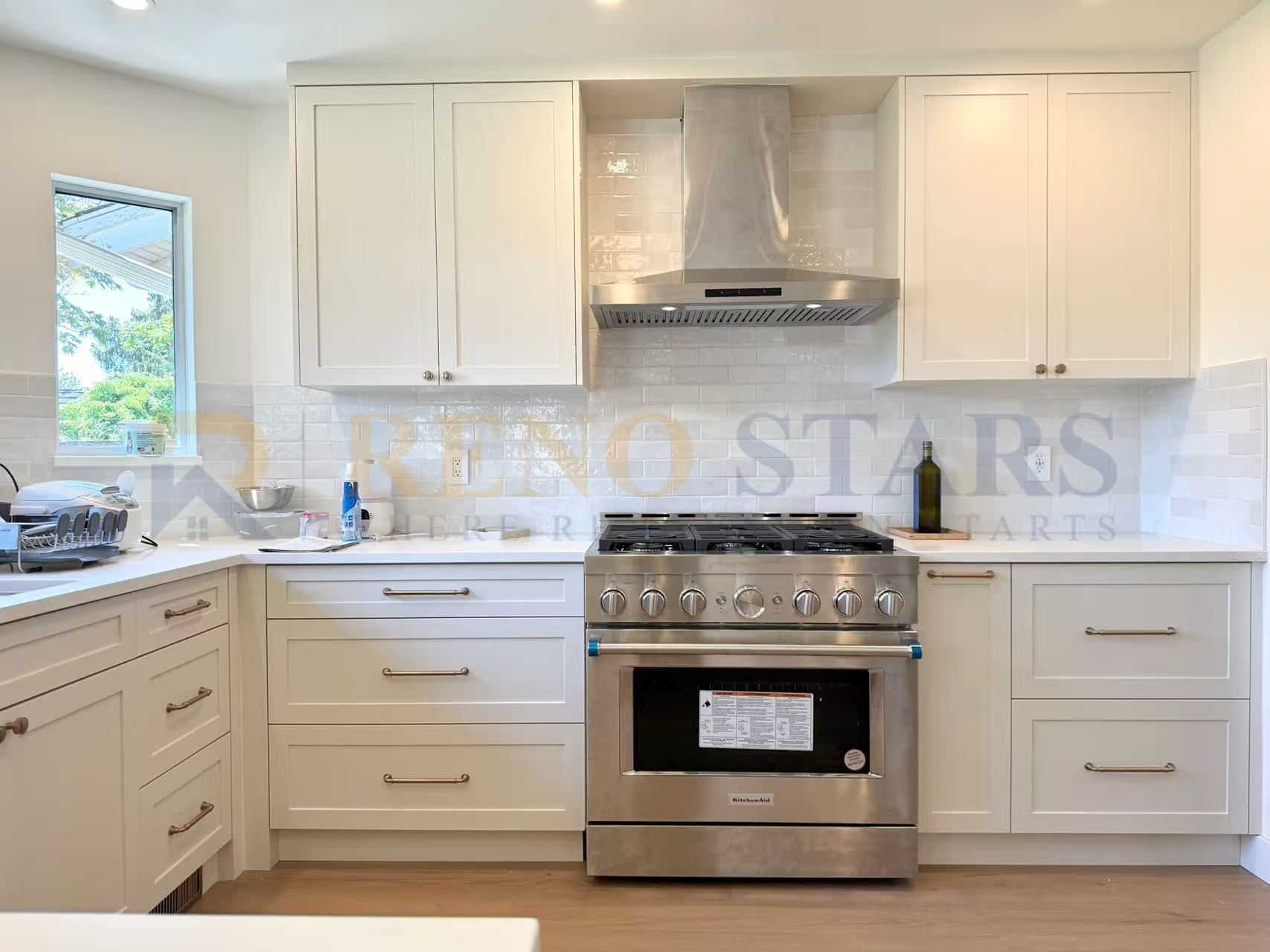 Minimalist Warm Kitchen Renovation